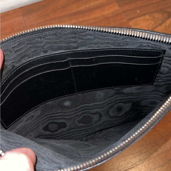 EUC Gucci leather wristlet/clutch - Picture 2 of 5